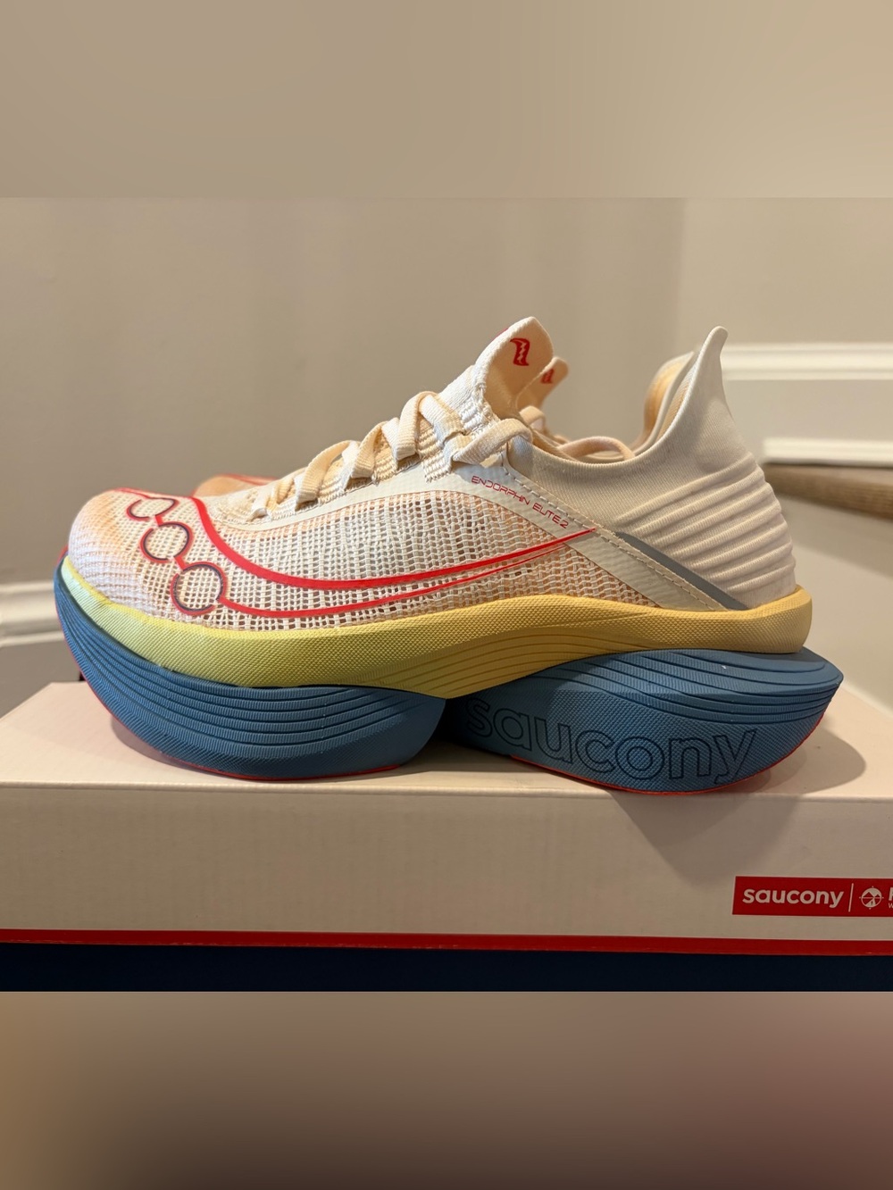 Saucony Endorphin Elite 2 Running Shoe with carbon plate